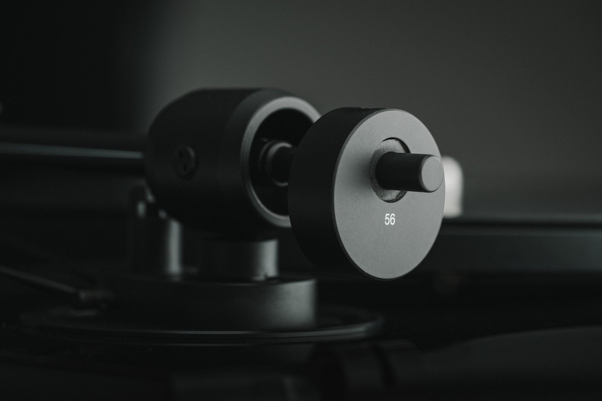Close-up of the tonearm counterweight