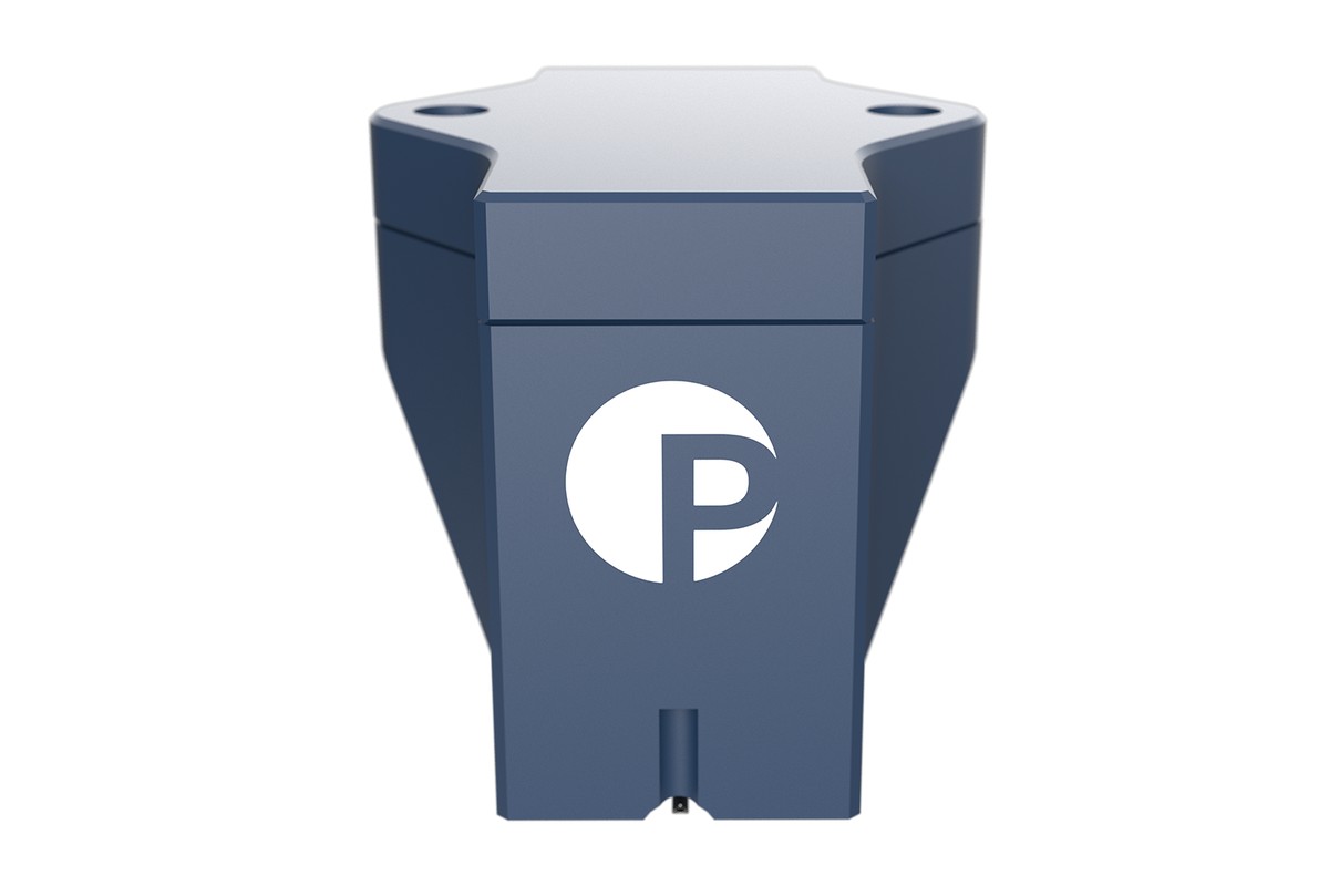 Frontansicht des stahlblauen Tonabnehmers mit Nadel