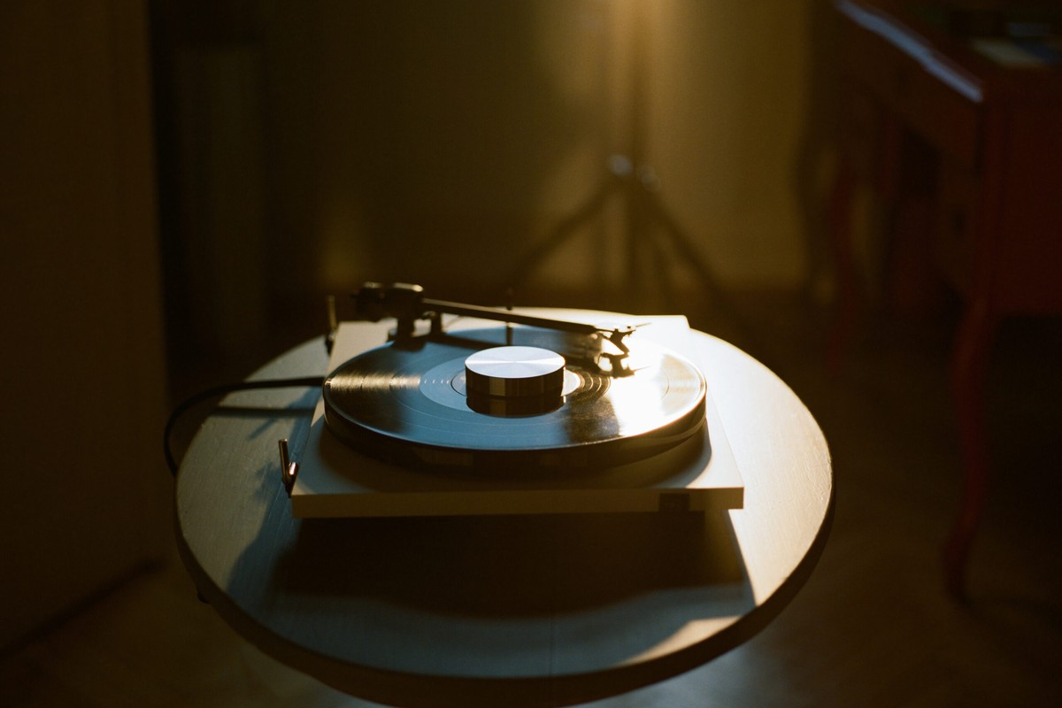 Turntable lit in a room with soft light