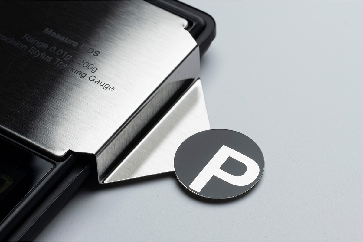 Close-up of the non-magnetic measuring pad