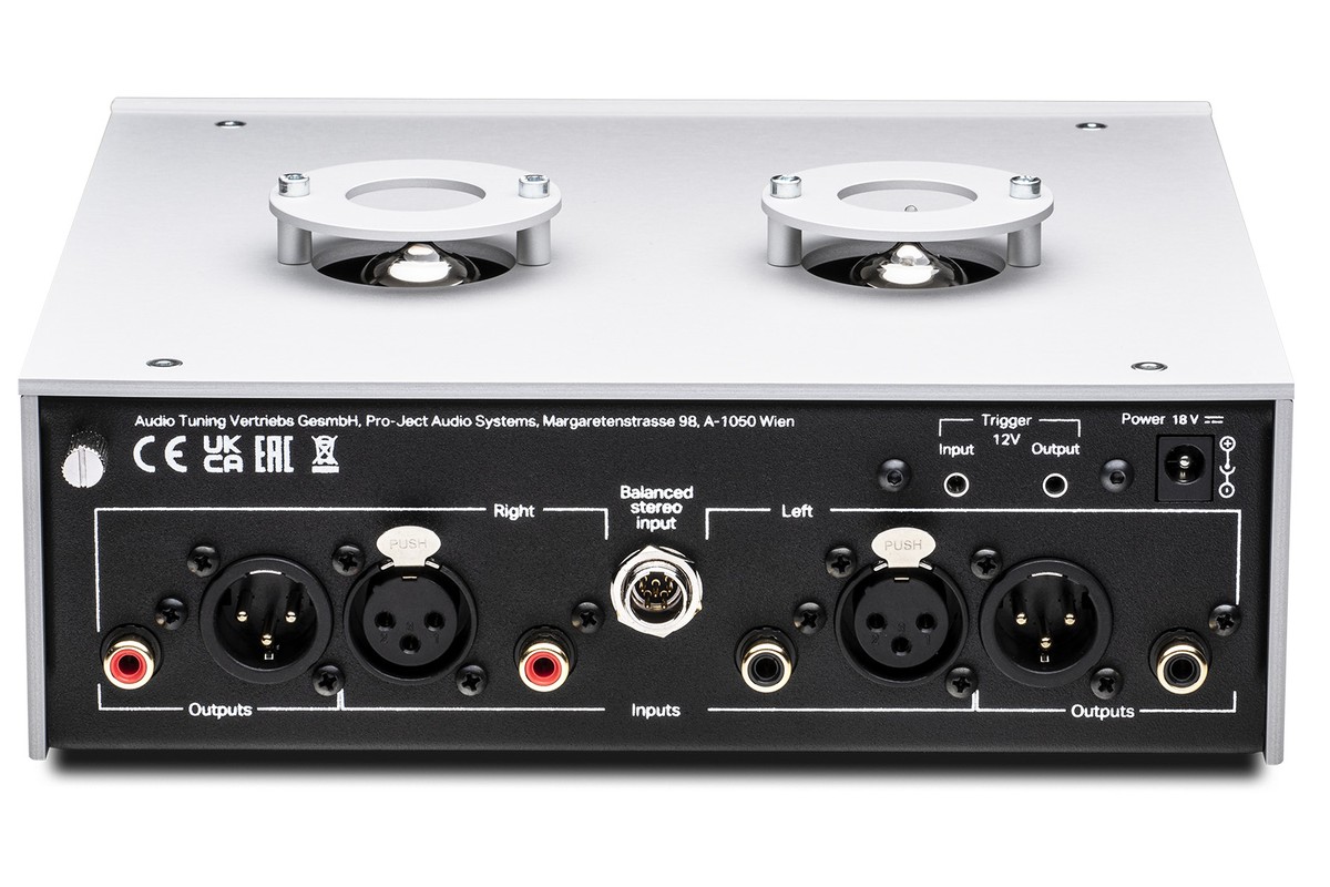 Pannello posteriore argento con prese XLR, mini XLR e RCA