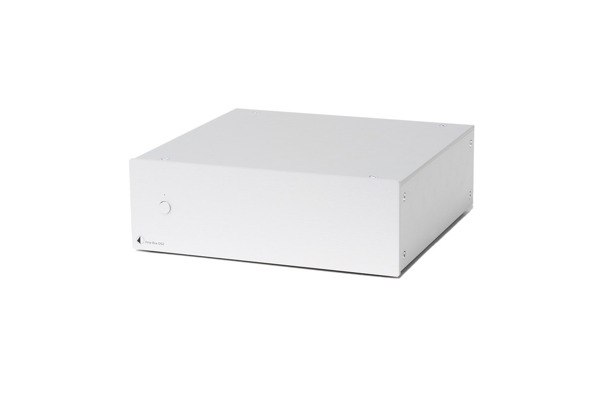 Version argent vue de trois quarts sur fond blanc