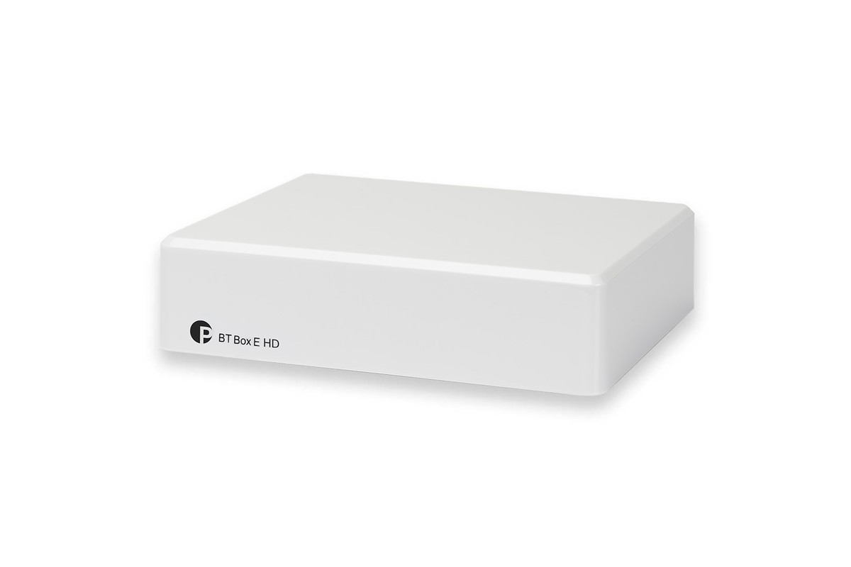 Weisser Bluetooth-Empfänger in Dreiviertelansicht