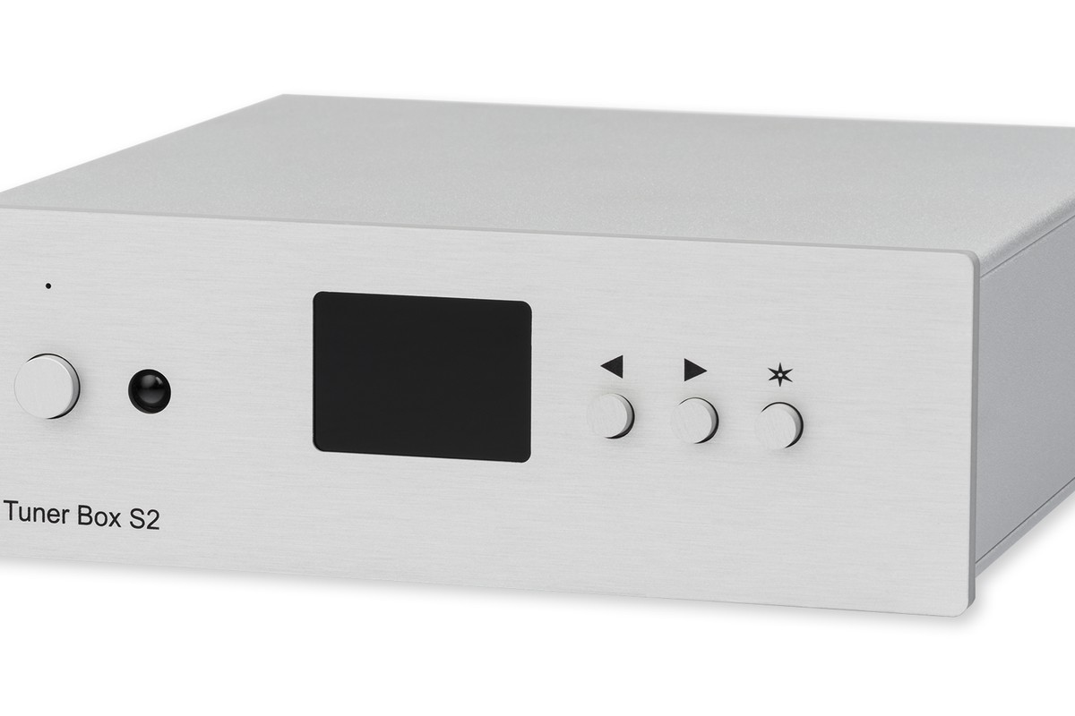 Silver FM tuner seen from a three-quarter angle