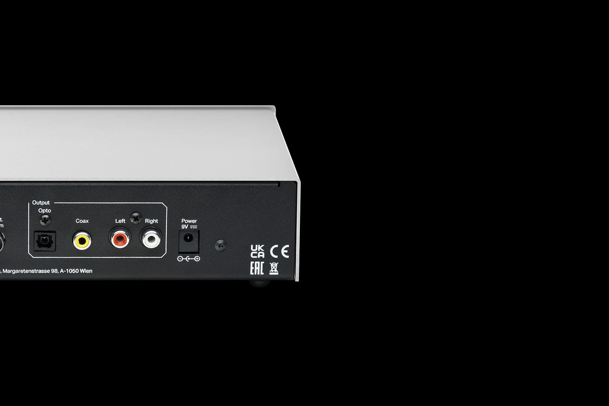 Rear panel with RCA, coaxial and optical outputs