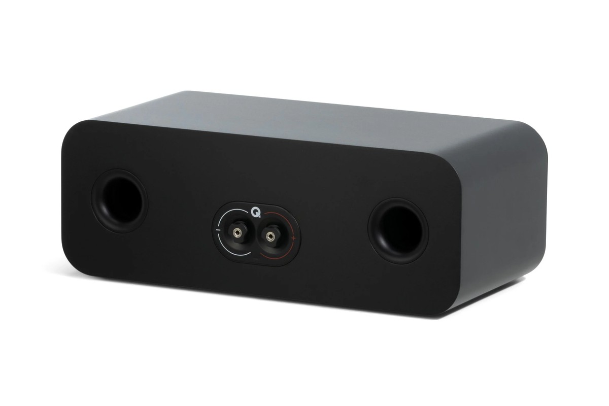 Dos d'une enceinte centrale noire avec deux évents et ses bornes de raccordement