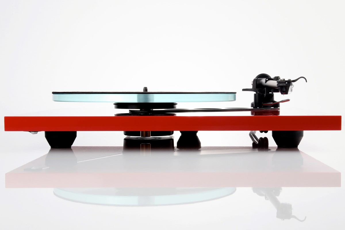 Plateau en verre et courroie d'entraînement d'une platine vinyle
