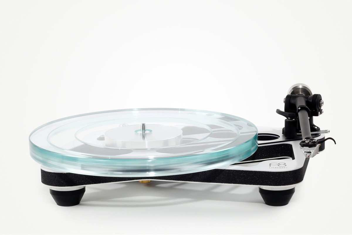 Boîtier d'alimentation externe relié à une platine vinyle