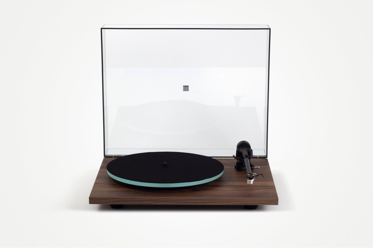 Cellule phono vue de trois quarts, diamant visible