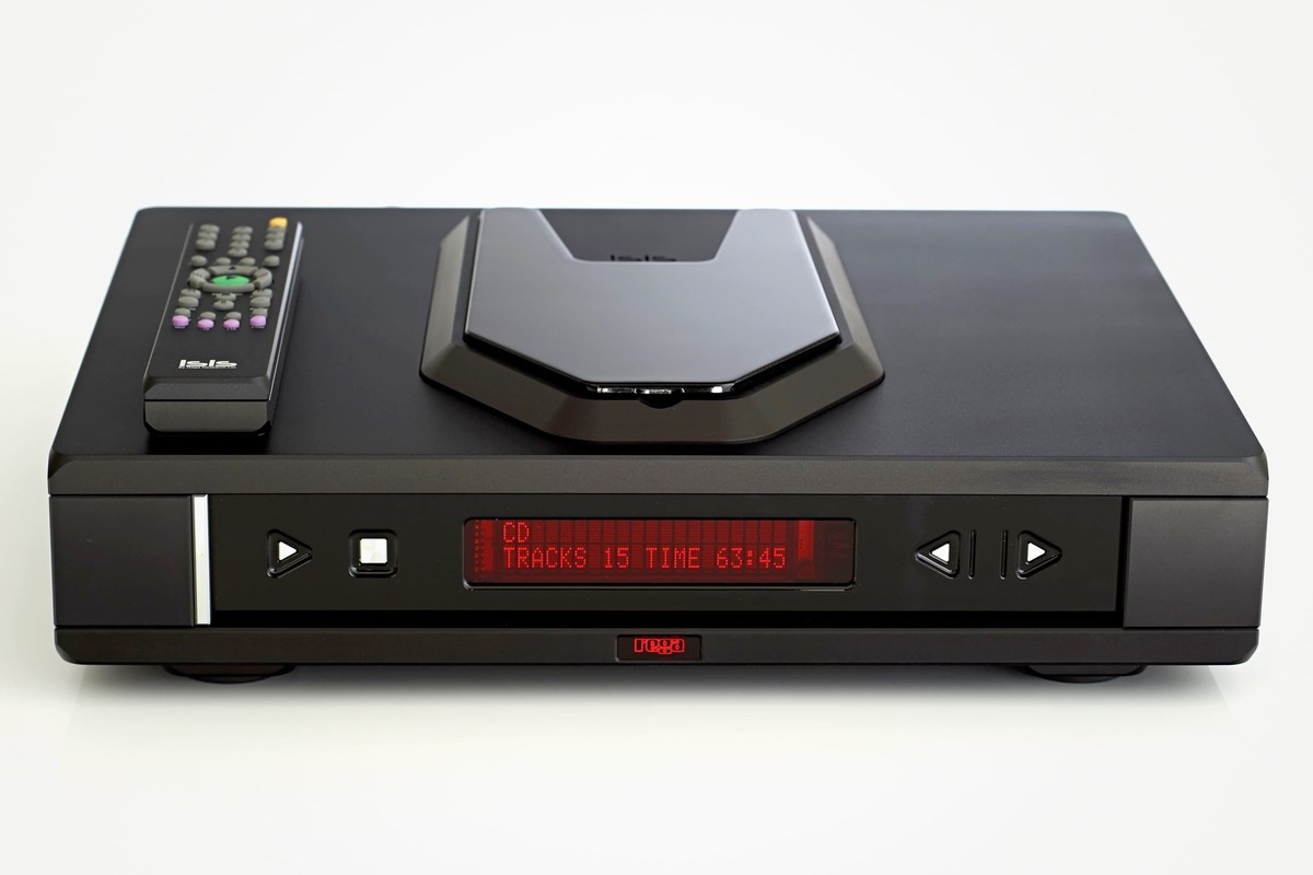 CD player Rega Isis seen three quarters with its remote control