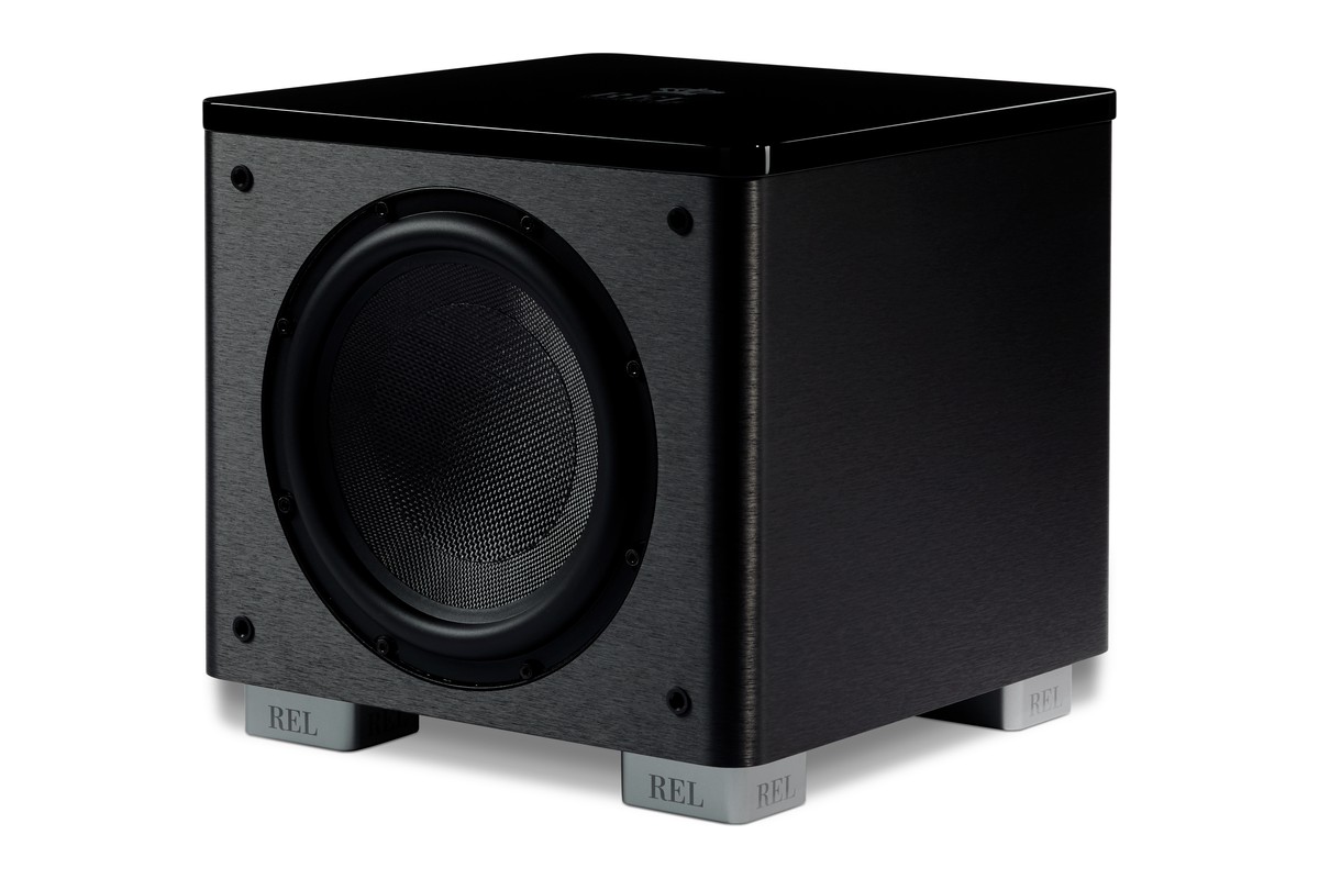 Schwarzer Subwoofer schräg von vorne, Chassis sichtbar