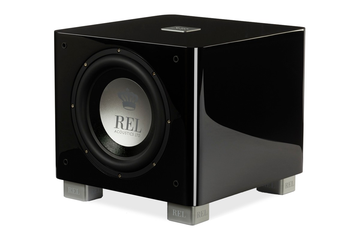 Subwoofer in Schwarz glänzend schräg von vorne, Treiber auf der Front
