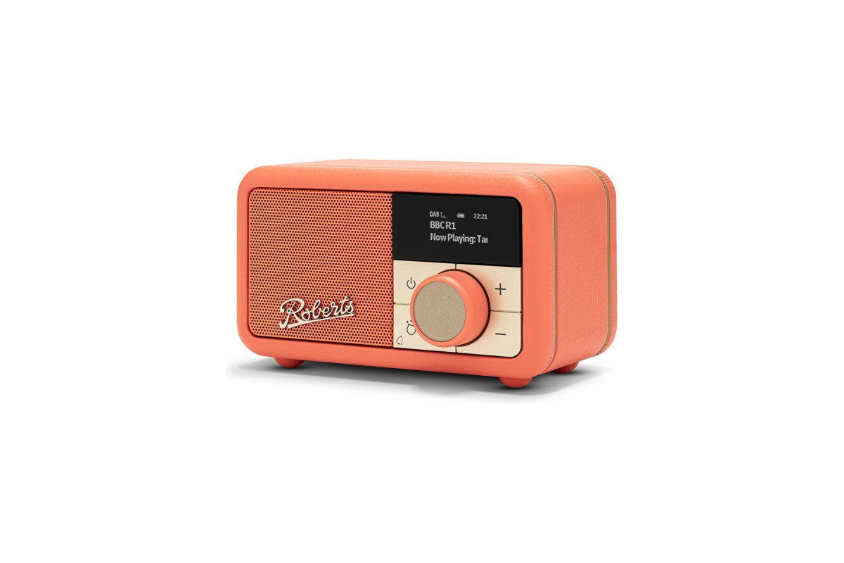Radio Revival Petite 2 Pop Orange, vista di tre quarti frontale, sfondo bianco