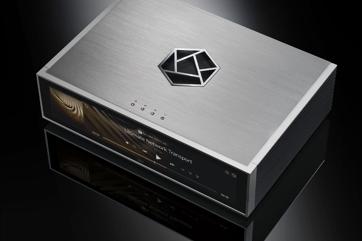 Capot en aluminium brossé avec la grille hexagonale du logo