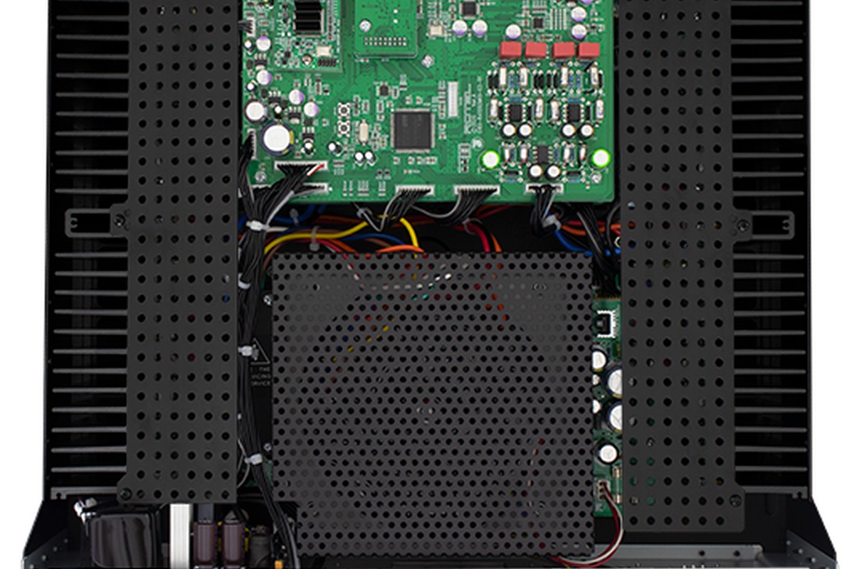 Amplificateur RA-1592 MKII en situation