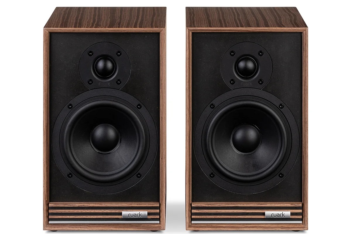 Pair of bookshelf speakers with grilles removed, silk dome tweeter and 130 mm woofer, on a white background