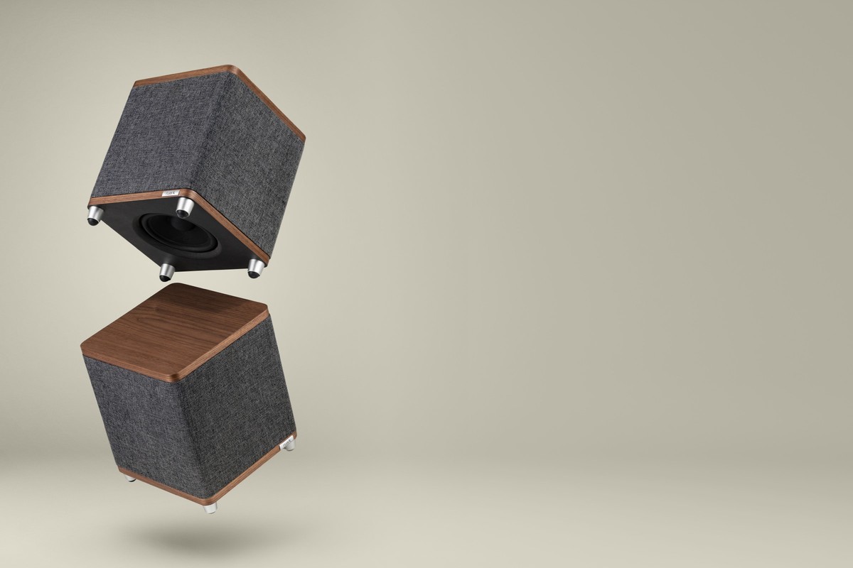 Exploded view of the cabinet showing the driver and feet
