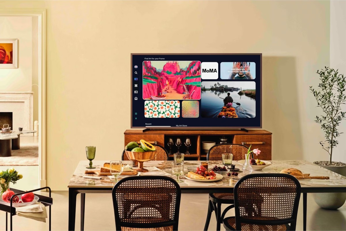 Televisore Samsung The Frame Pro QE75LS03FWUXXN installato in un soggiorno