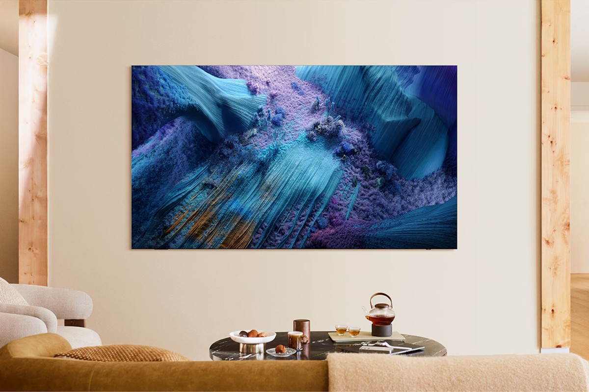 Téléviseur Samsung QE65QN990FT installé dans un salon
