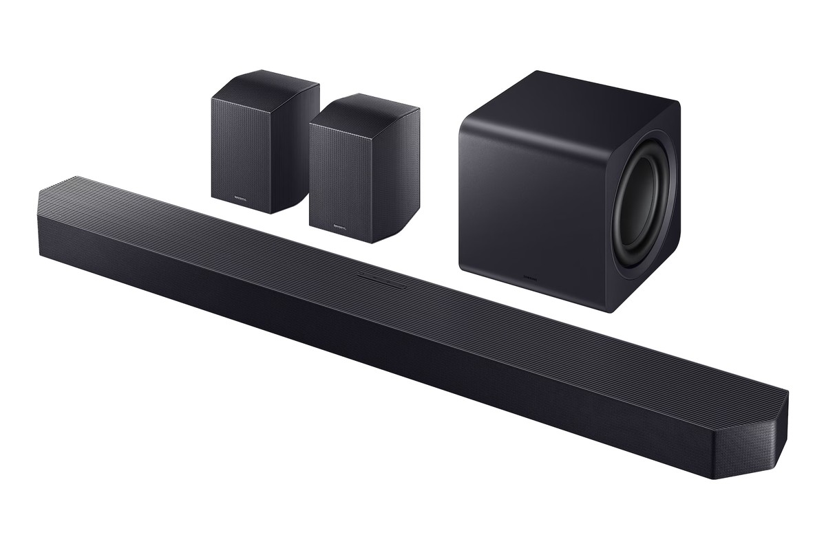 Samsung HW-Q990F Soundbar schräg gesehen