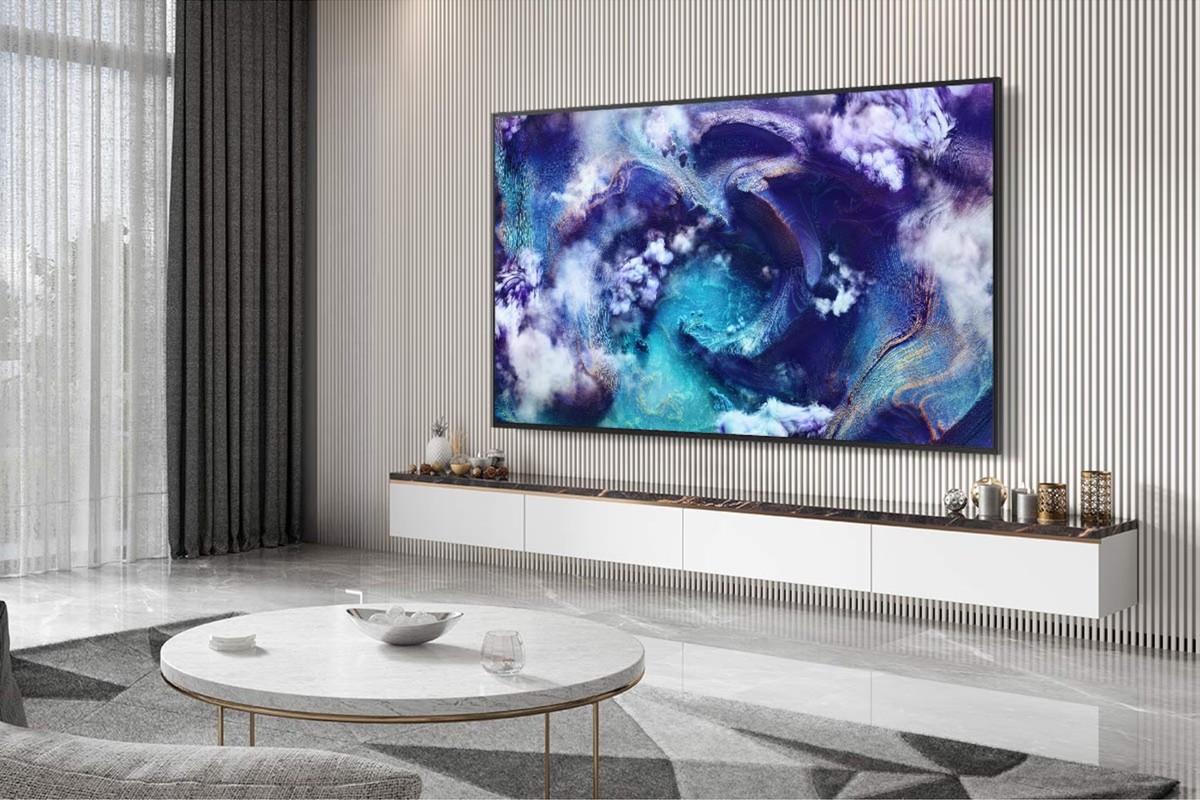 Téléviseur Samsung QE65QN900F installé dans un salon