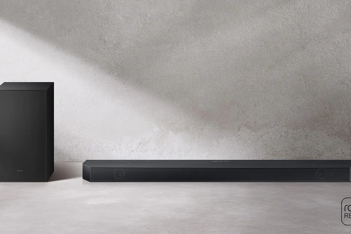 Barre de son Samsung Q600H et son caisson dans un salon