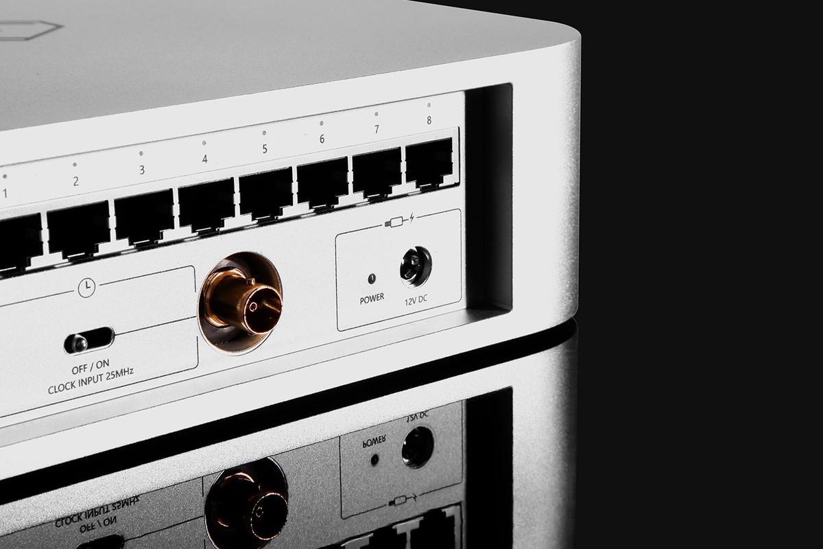 Rückseite des Silent Angel Bonn N8C und acht Ethernet-Ports