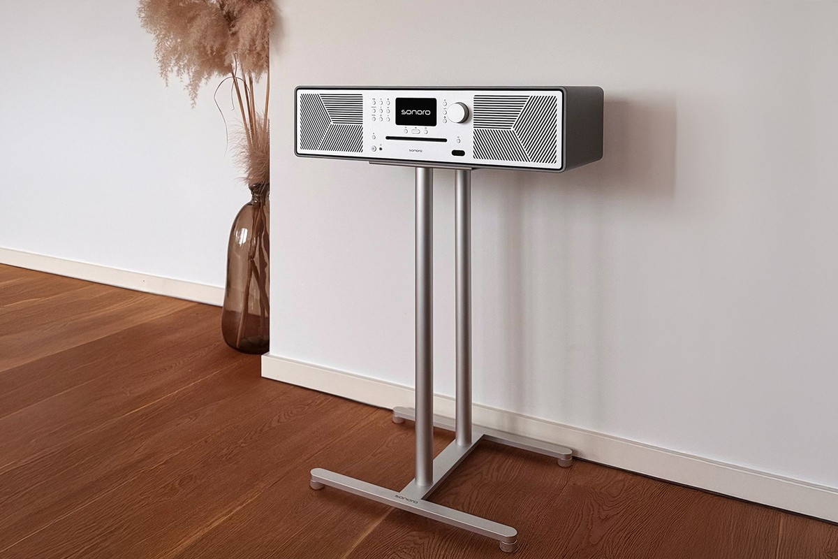 Meisterstück Gen.2 on an aluminium stand against a white wall