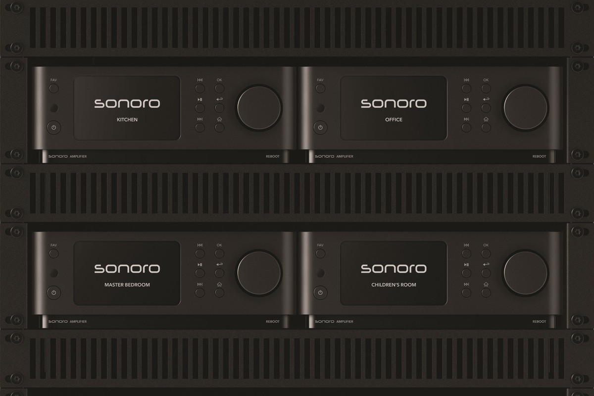 Four sonoro AMPLIFIER units in a 19-inch rack, each showing its room name
