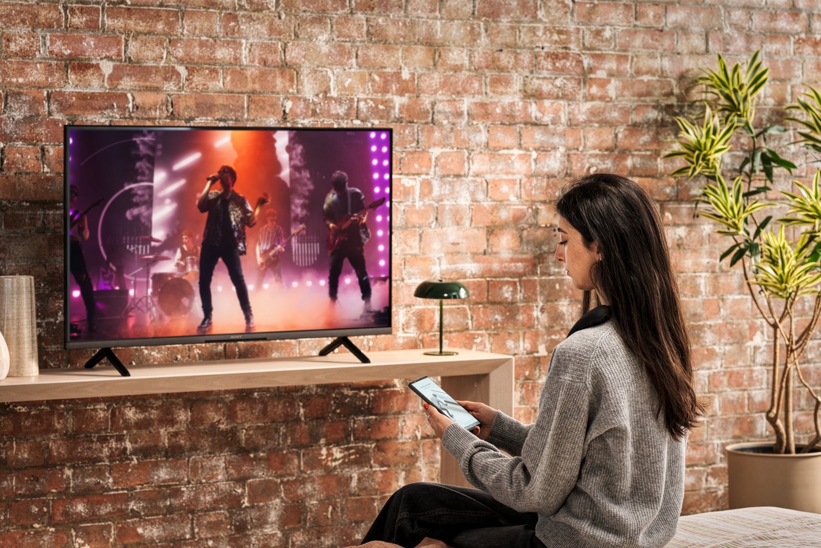 Écoute de musique devant le téléviseur