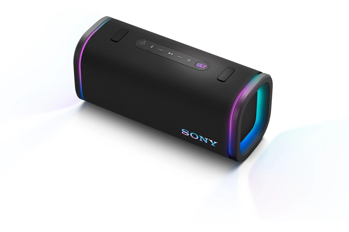 Enceinte ULT FIELD 5 noire vue de trois quarts, halos lumineux bleus et violets