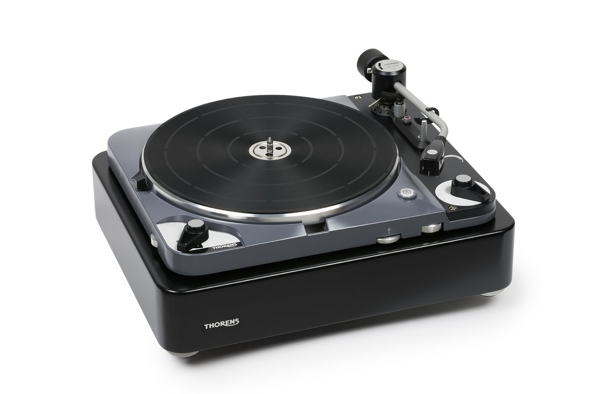 Rückseite mit XLR- und RCA-Anschlüssen
