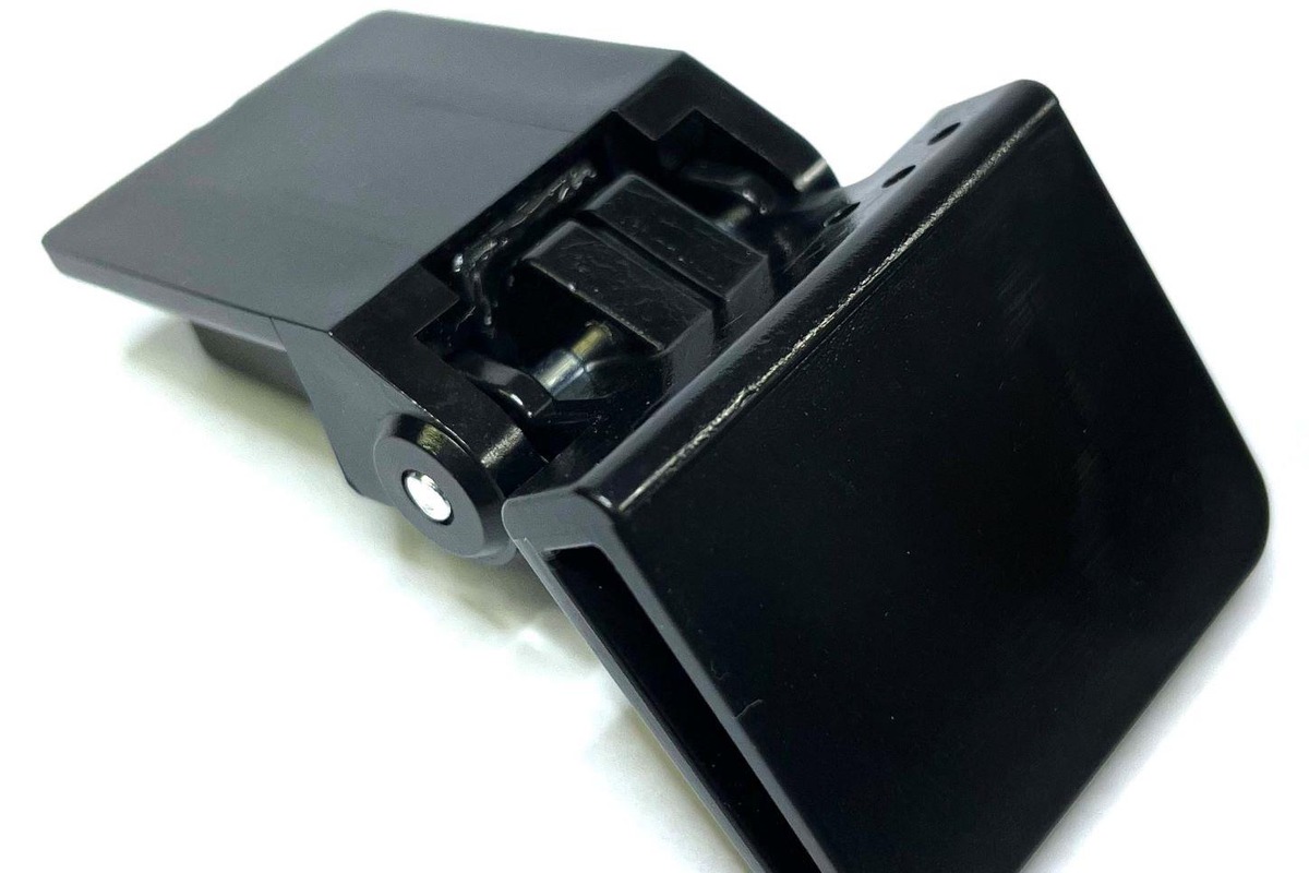 The hinge seen from the front