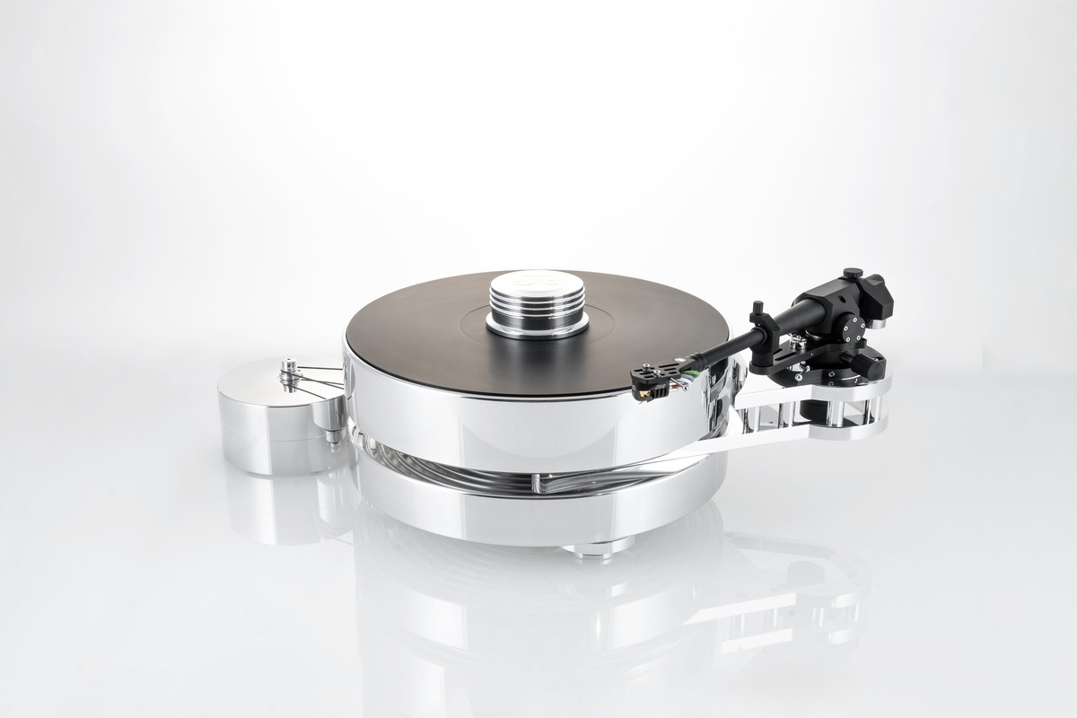 Transrotor Fat Bob S turntable, three-quarter view
