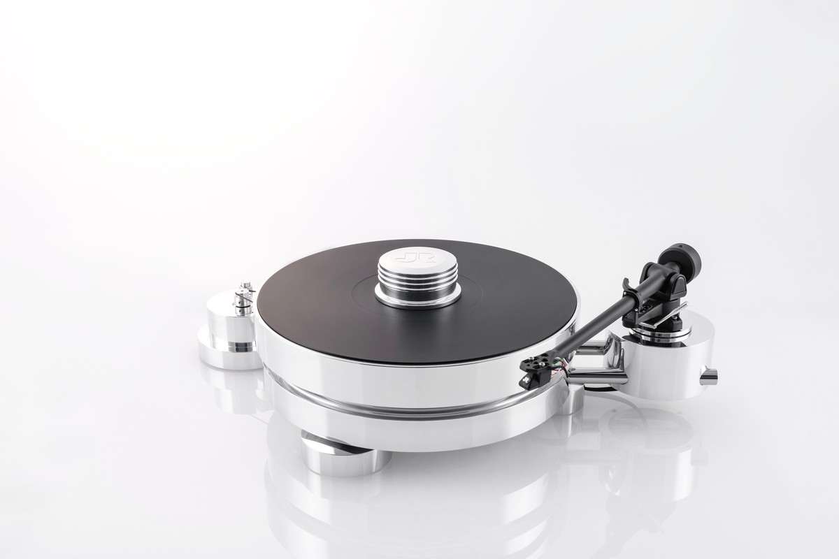 Moving-coil cartridge in the playing position