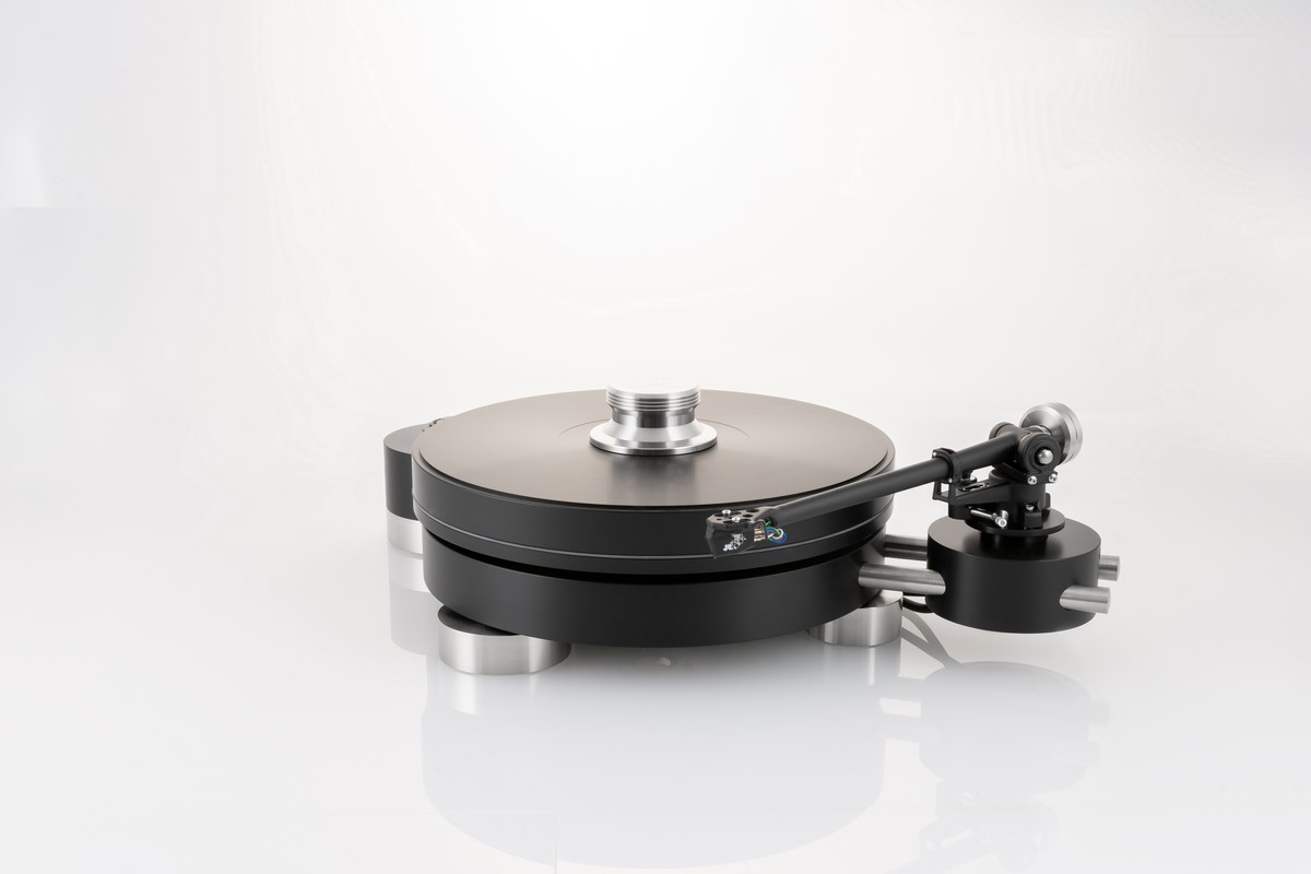 Moving-coil cartridge, close view