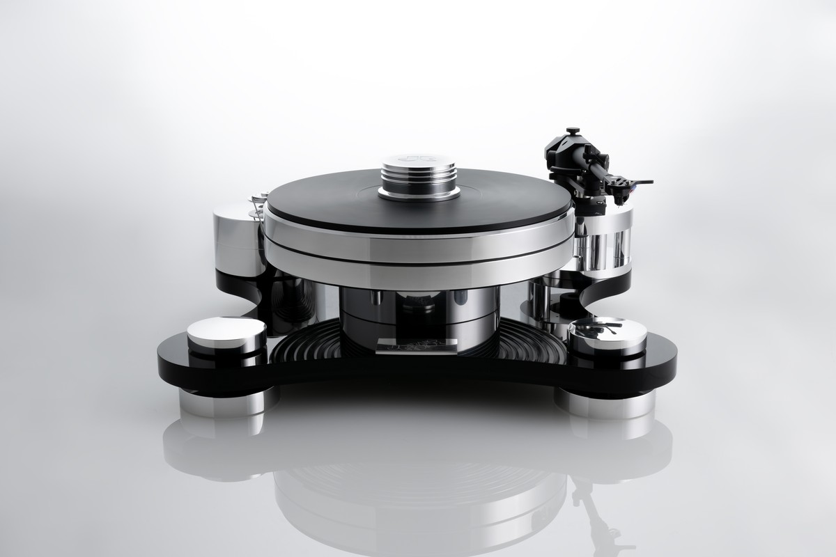 Rega RB330 arm fitted to the deck