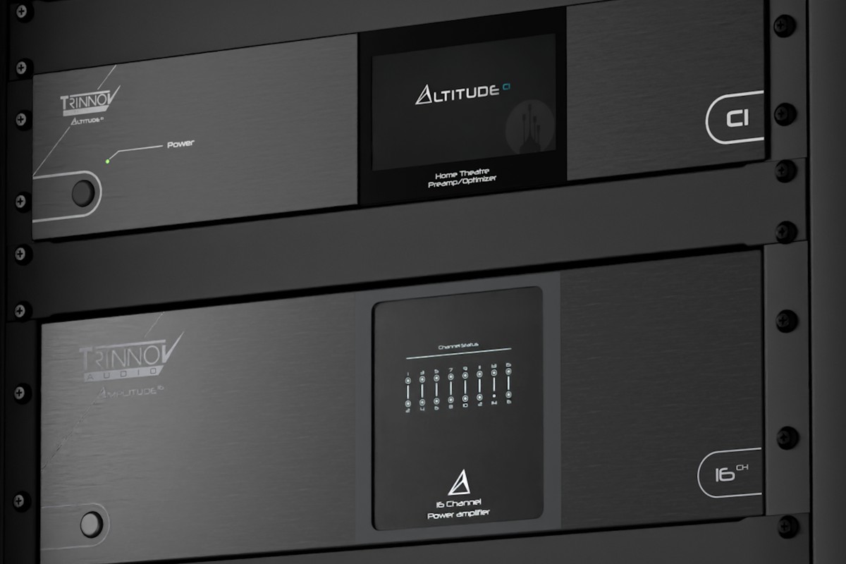 AltitudeCI-Prozessor und Mehrkanal-Endstufe in einem Technik-Rack