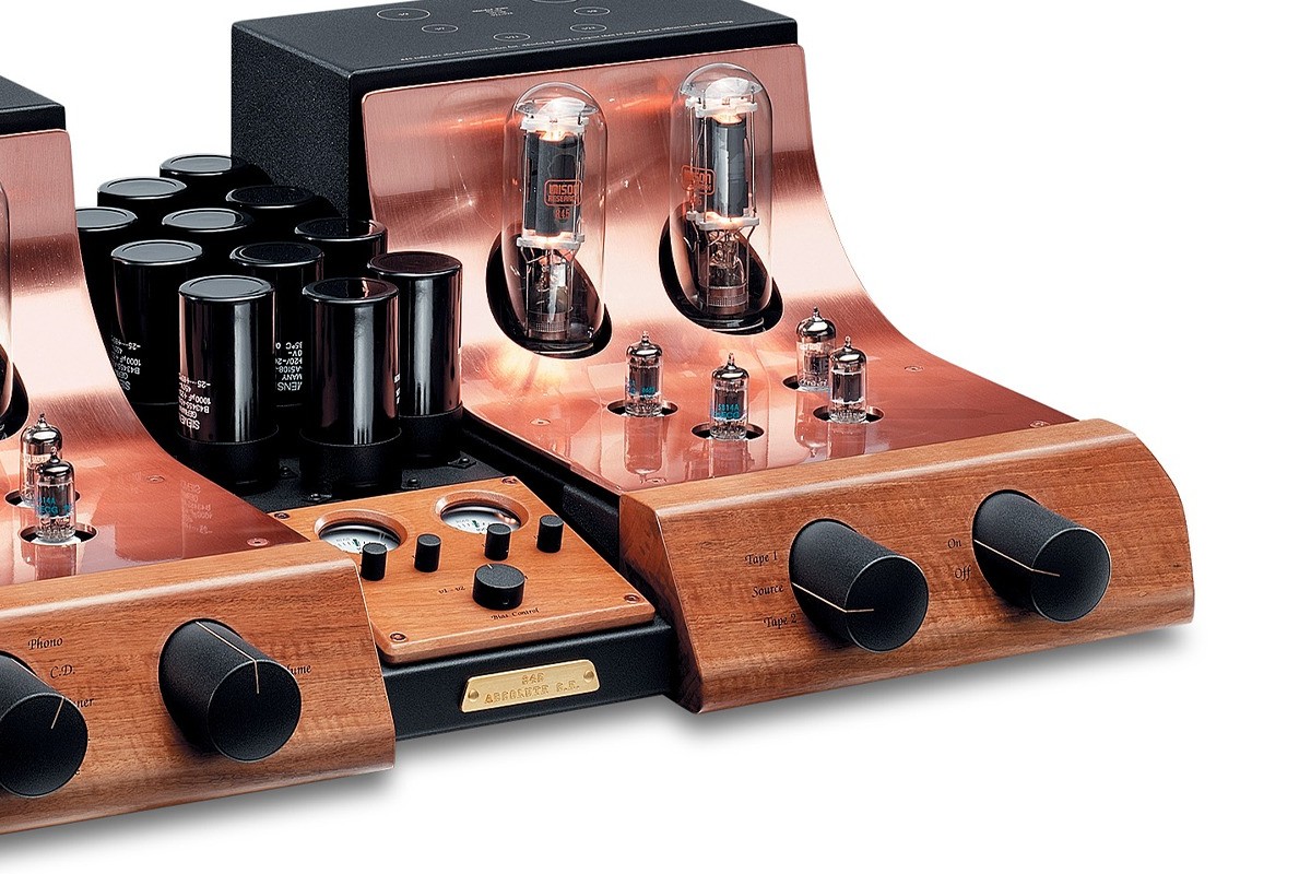 Block with two large triodes on a copper plate, black capacitors and knobs on the wooden front