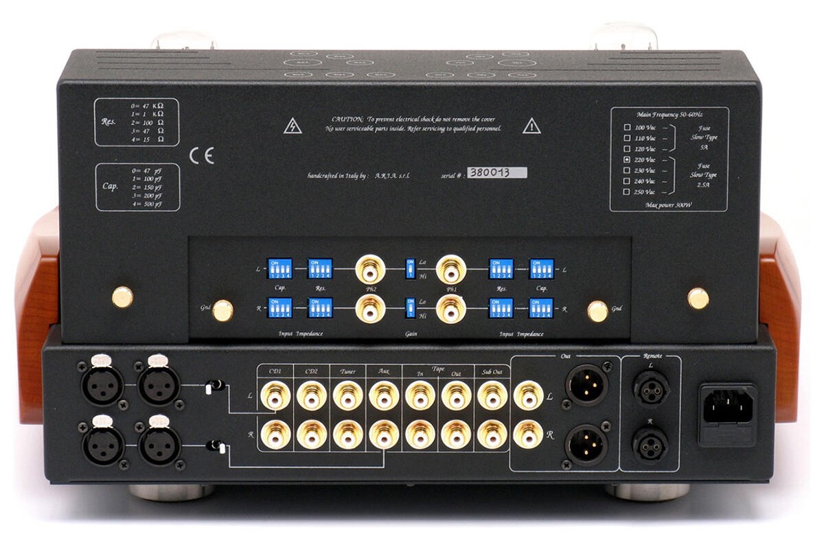 Rear panel with XLR sockets, gold-plated RCA sockets, blue impedance selectors and mains inlet