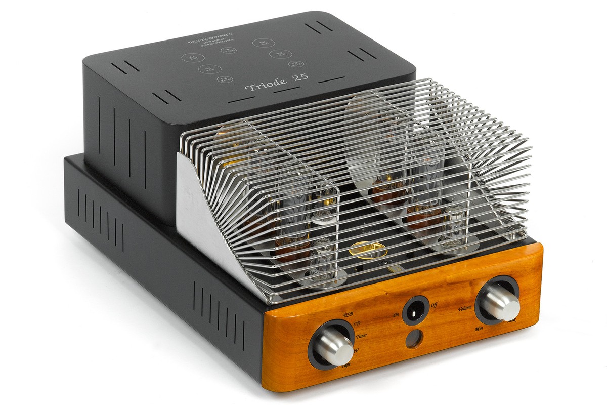 Amplificateur à tubes vu de trois quarts