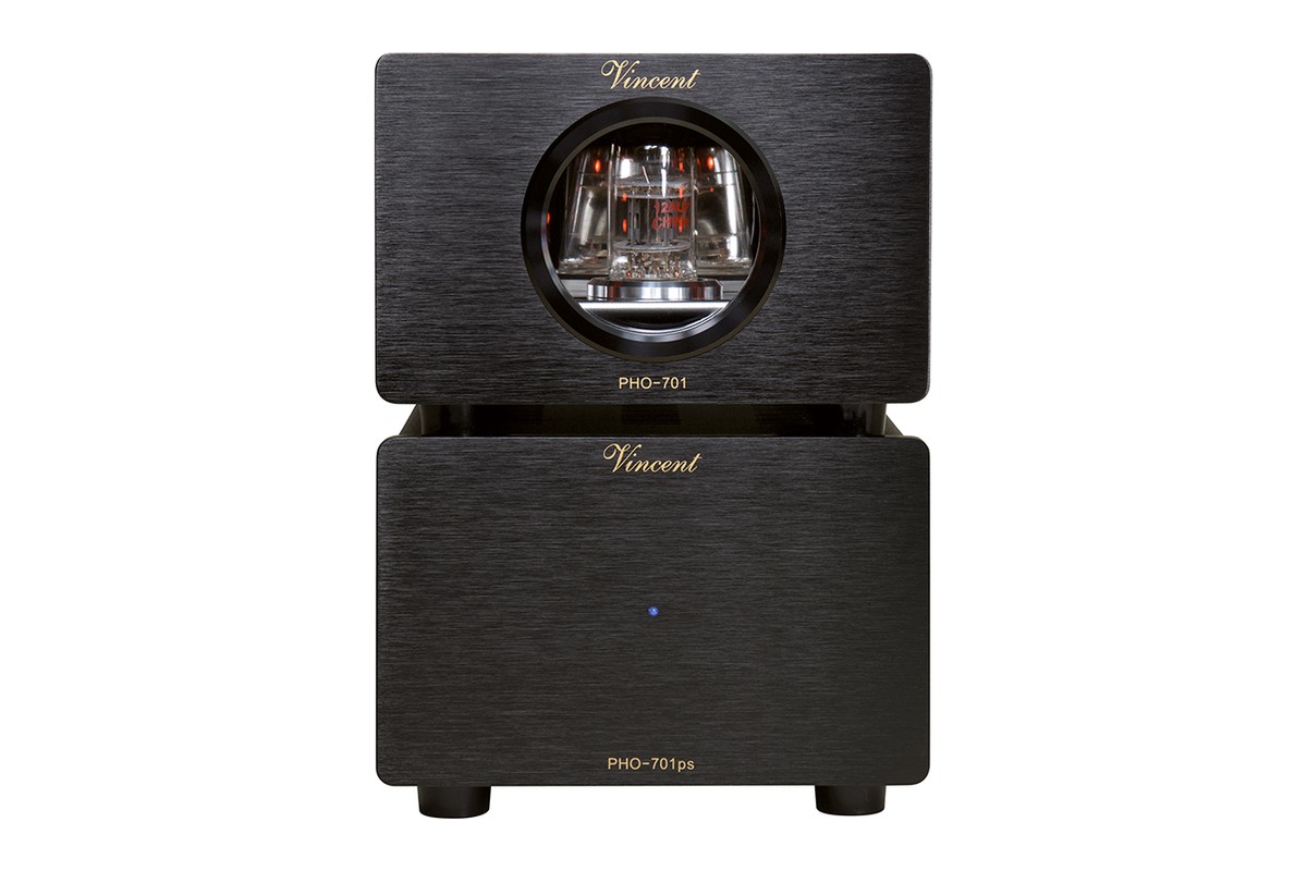 Preamplificatore phono nero posato sul suo alimentatore, valvola in vista