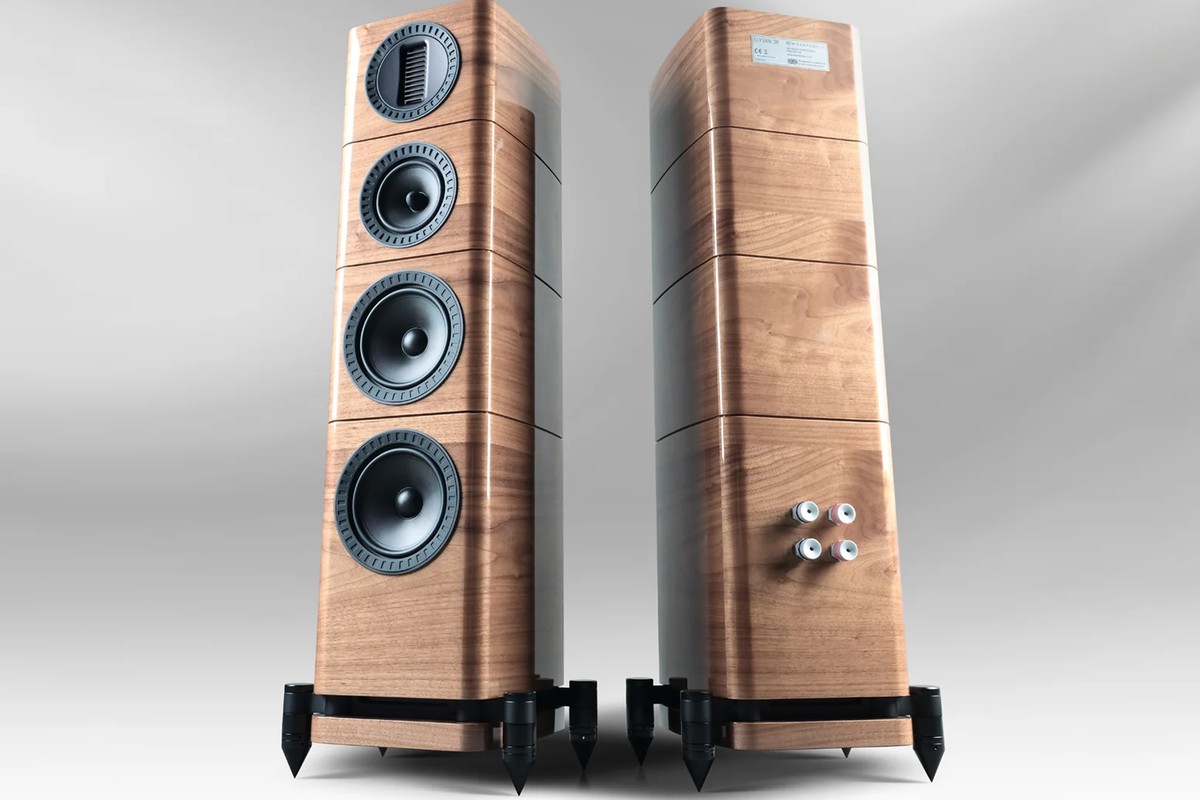 Two light walnut towers seen from three-quarter angle and from behind, with their connection terminals