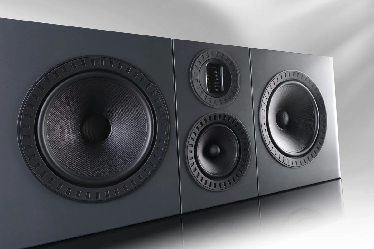 Close-up of the grey front baffle with its two woofers, midrange driver and AMT tweeter