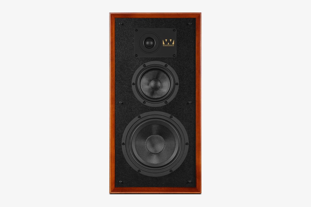 Front of a mahogany speaker, with tweeter, midrange and woofer