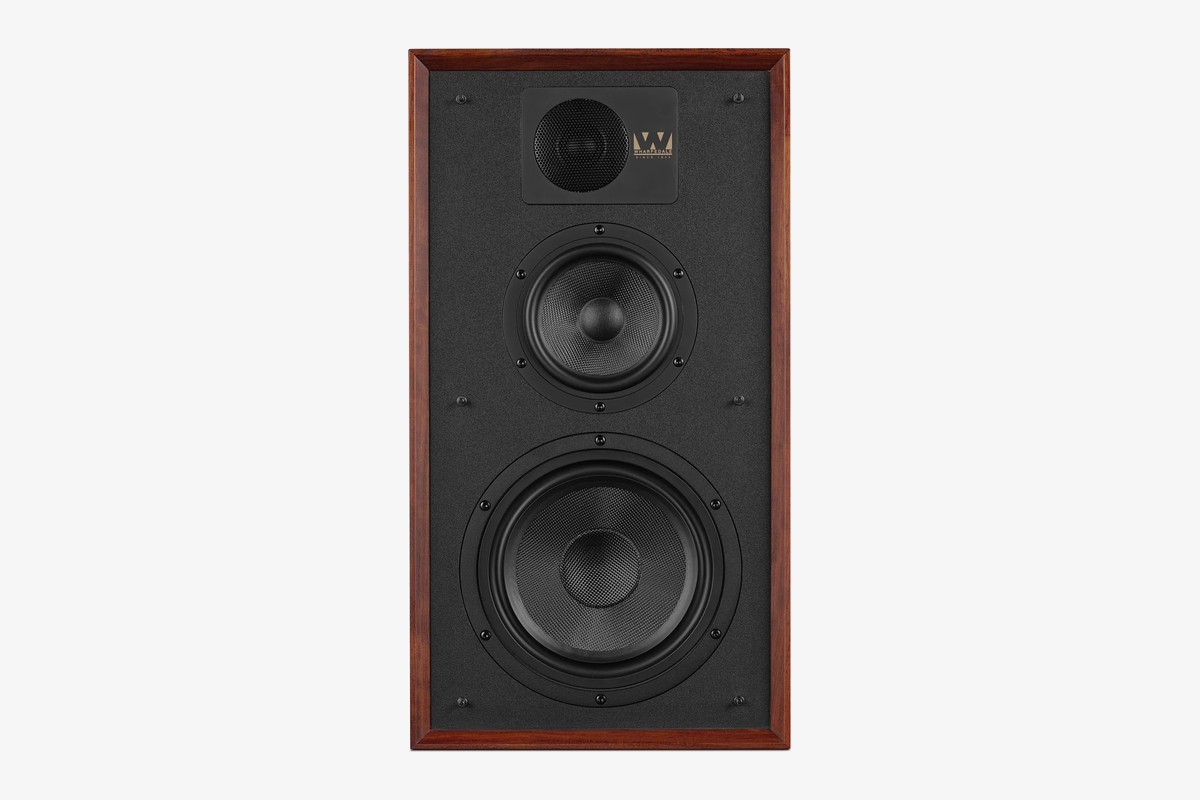 Front of a mahogany speaker, with tweeter, midrange and woofer