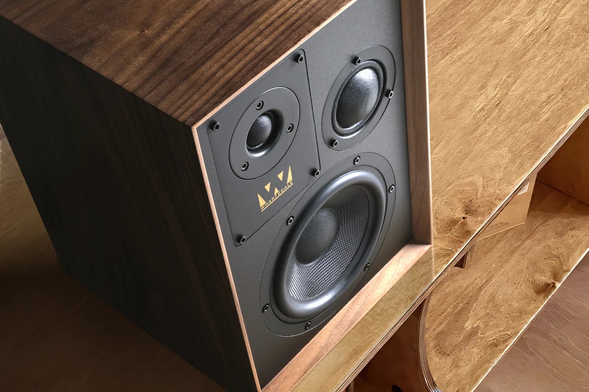 Front of a walnut SUPER DENTON, with its woofer, midrange and tweeter
