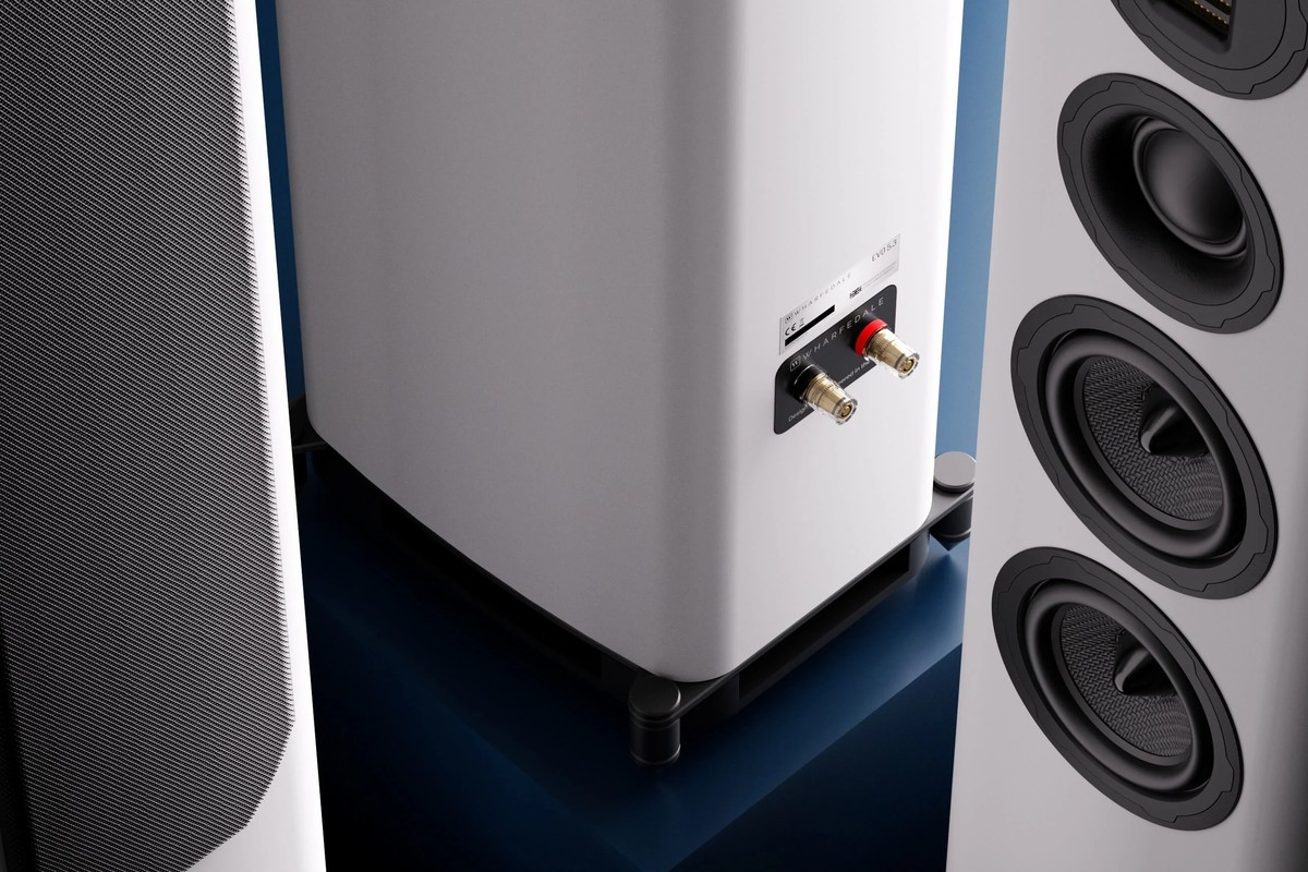 Close-up of the terminals, plinth and woofers of a white floorstanding speaker