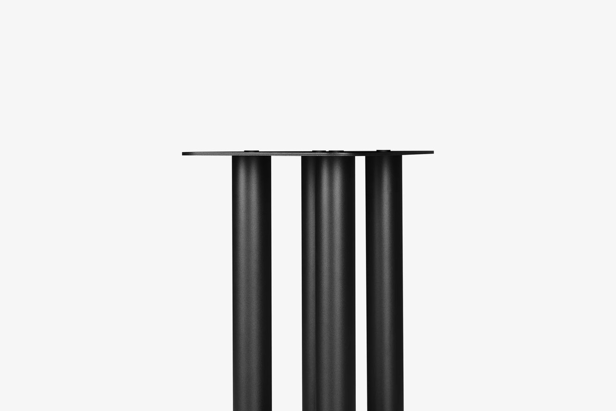Top plate and columns of a black speaker stand