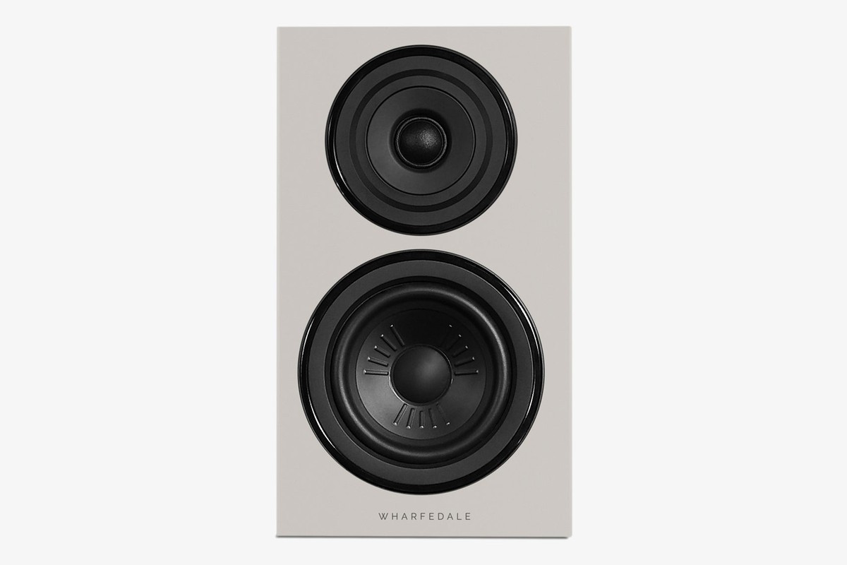 Grey speaker seen from the front, with its bass driver and tweeter